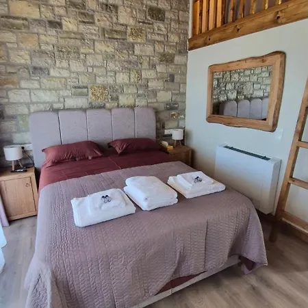 Stone Loft Apartman Karpeníszi